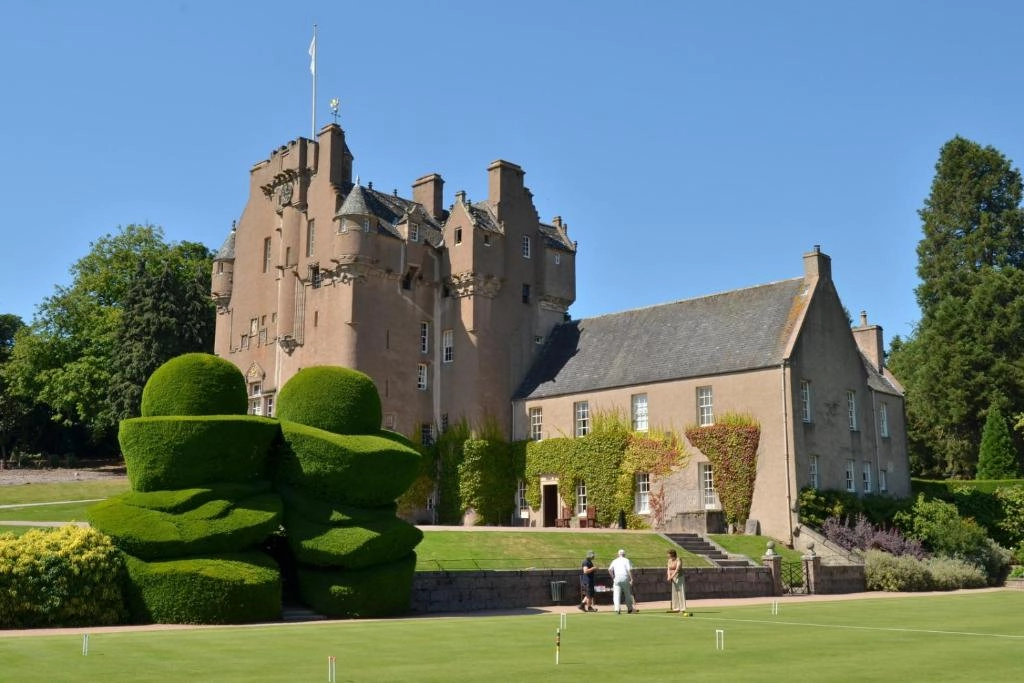 Crathes Castle near Newburgh Inn